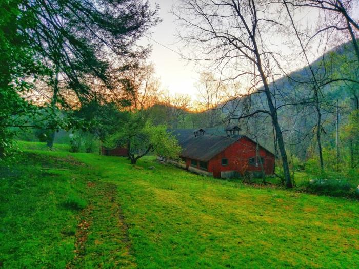 The barn at Pine Mountain Settlement School, photo by Sky Marietta The barn at Pine Mountain Settlement School, photo by Sky Marietta