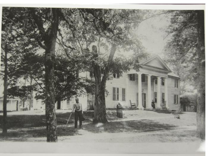 Thomas and Franny Fruster in front of Fort Hill Plantation, where they were enslaved (credit: Special Collections and Archives, Clemson University Libraries)