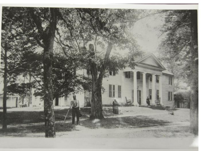 Thomas and Franny Fruster in front of Fort Hill Plantation, where they were enslaved (credit: Special Collections and Archives, Clemson University Libraries)